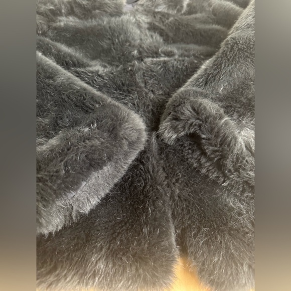 Zara Faux Fur High Collar Soft Mob Wife Long Sleeve Cropped Hidden Pockets Coat - Picture 6 of 12